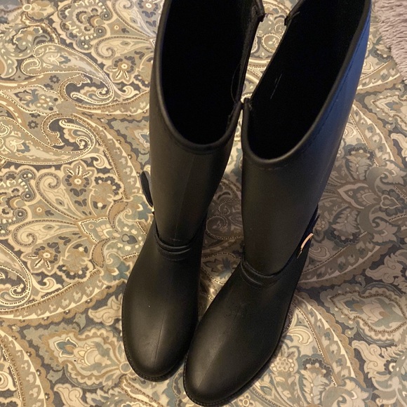 New NWOT BR Banana Republic rain boots - Picture 2 of 5